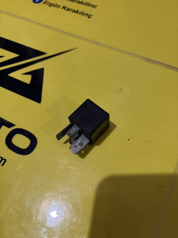 700821864 renault arka cam rezistans rölesi